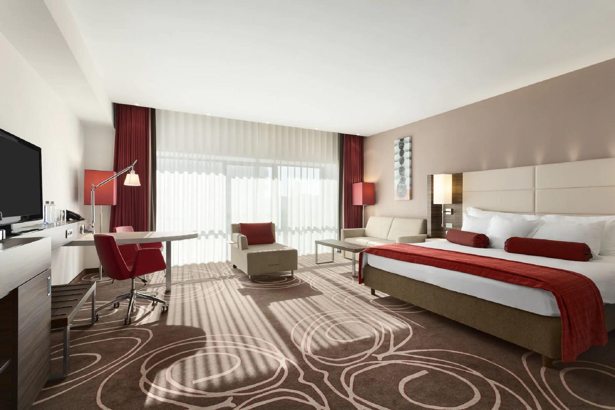Hotel Ramada Питешти Экстерьер фото
