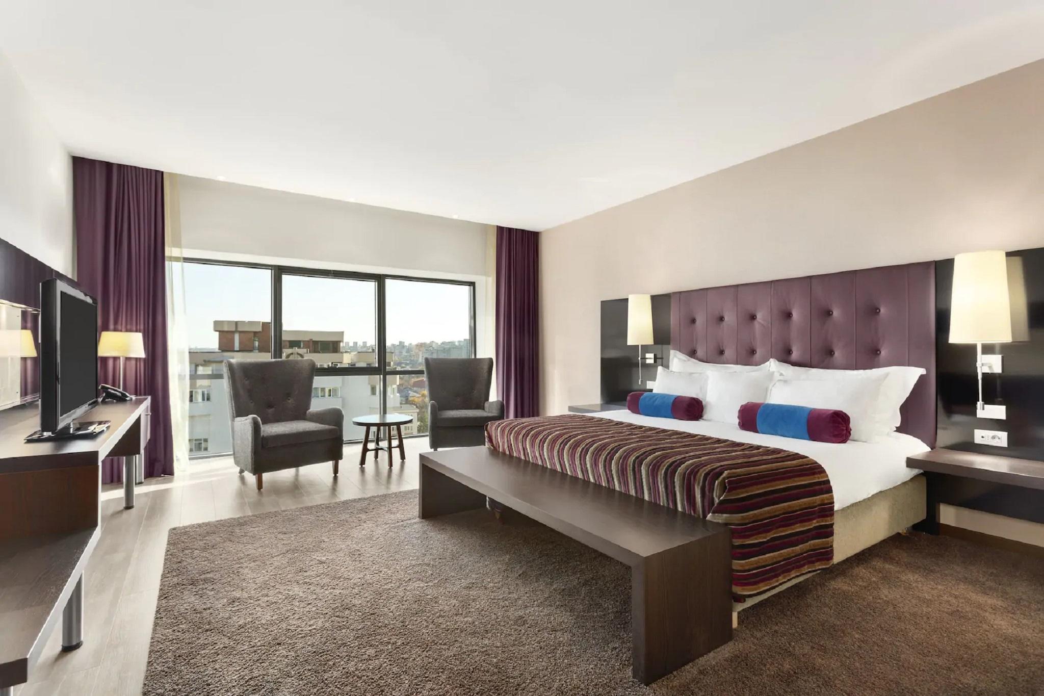 Hotel Ramada Питешти Экстерьер фото
