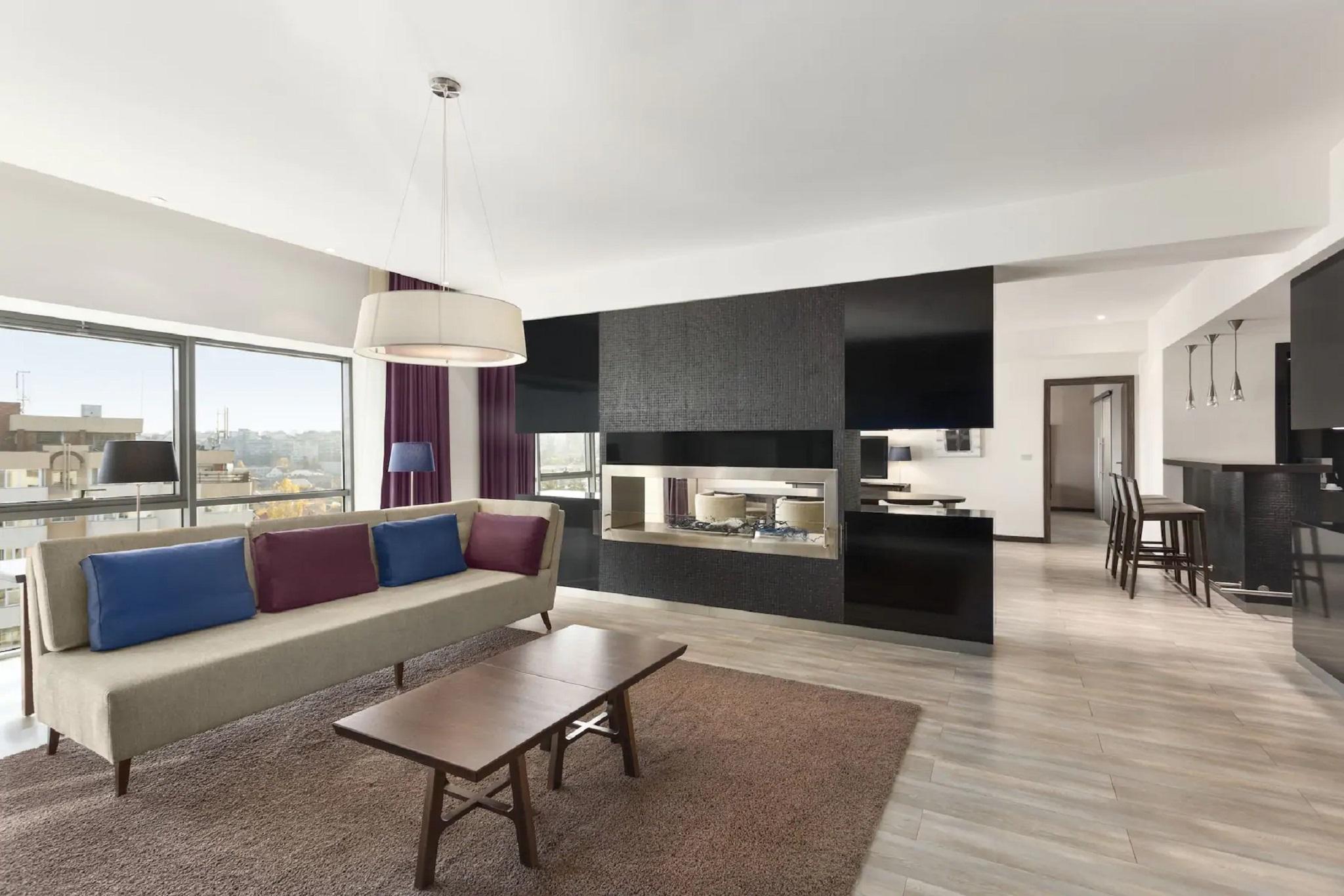 Hotel Ramada Питешти Экстерьер фото