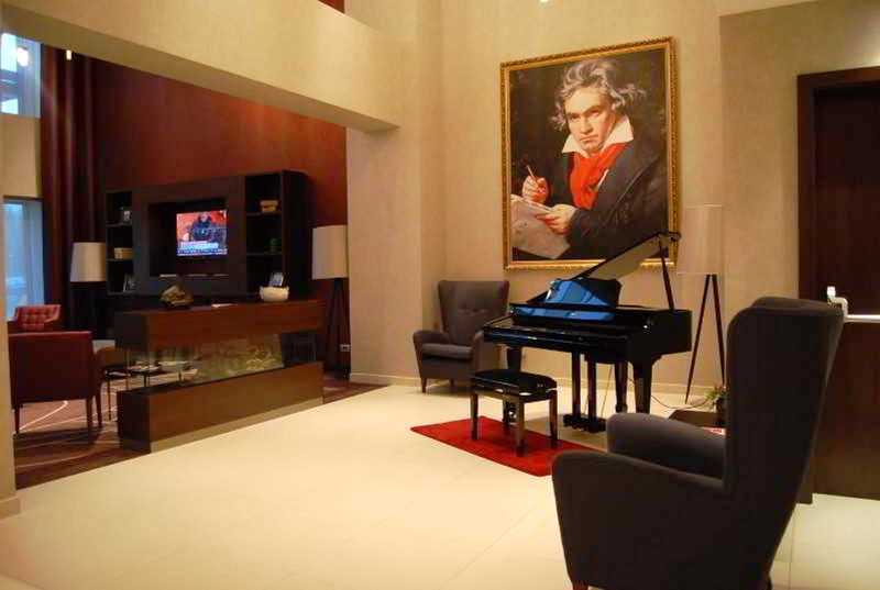 Hotel Ramada Питешти Экстерьер фото